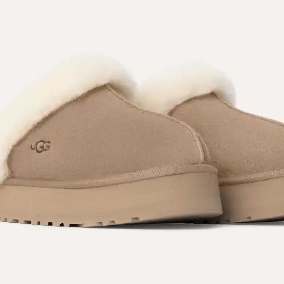 UGG Like-New Women's Shearling Slippers | Disquette | Sand | Size 9 - Picture 4 of 11